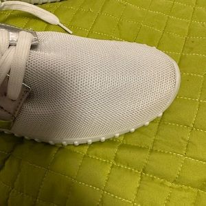 Comfy basic ladies sneaker